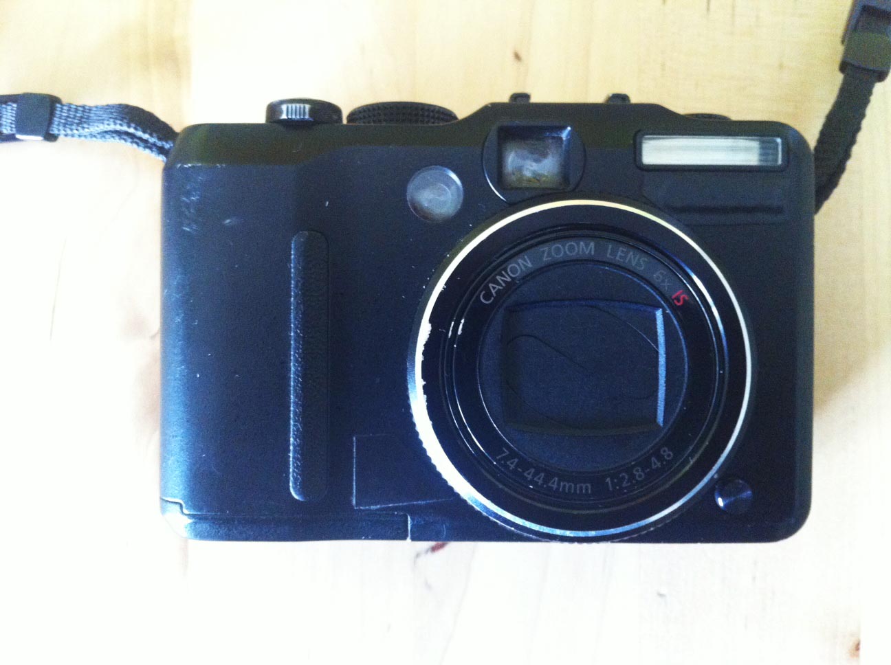 Eine Canon G 9 Kompaktkamera getarnt