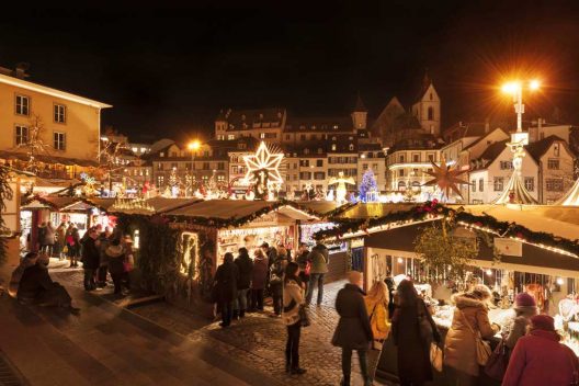 Weihnchtsmarkat auf dem Barfüsserplatz Foto: Basel Tourismus